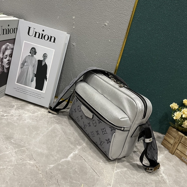 ルイヴィトンバッグ背面デザイン